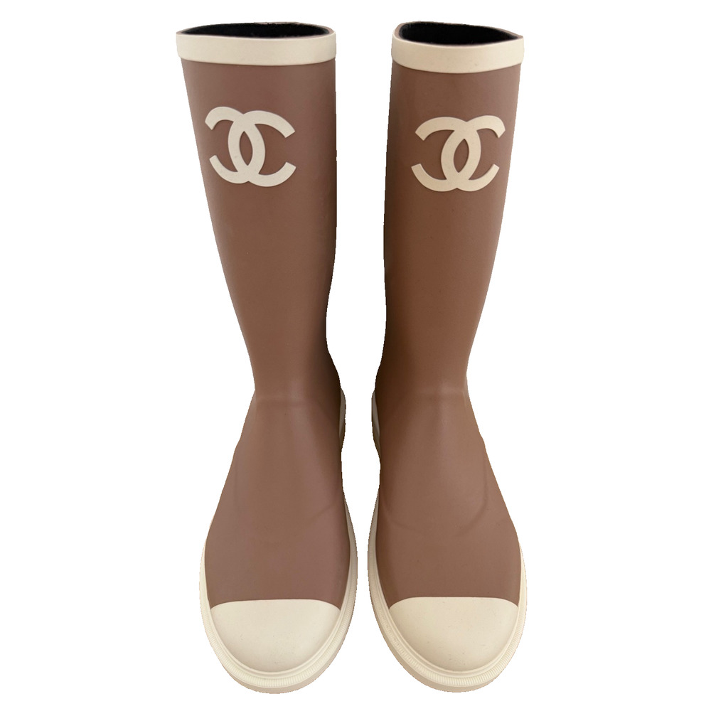 Chanel 26C Beige White Caoutchouc CC Logo High Pull On Rubber Rain Boots 39